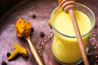 Golden Milk atau Susu Kunyit yang Menghangatkan Sekaligus Menyembuhkan