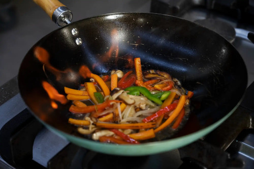 Tips Masak Tanpa Banyak Minyak untuk Keluarga yang Lebih Sehat cover