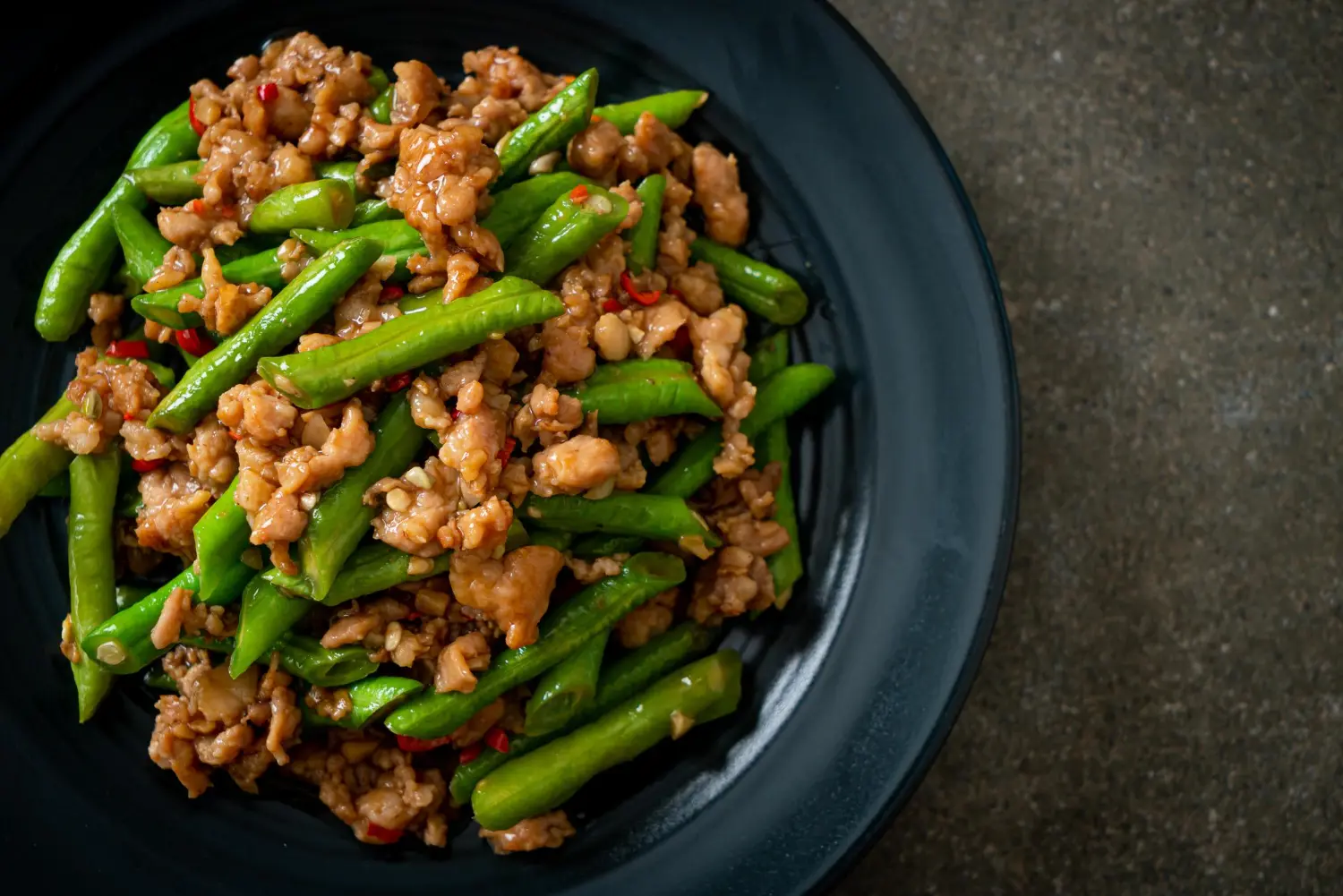 Kacang Panjang Tumis Bawang dengan Tempe Panggang untuk Makan Siang Ringan