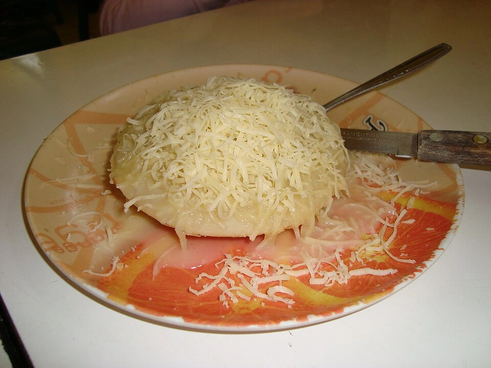 Kue Serabi Topping Keju Mozzarella Inovasi yang Unik