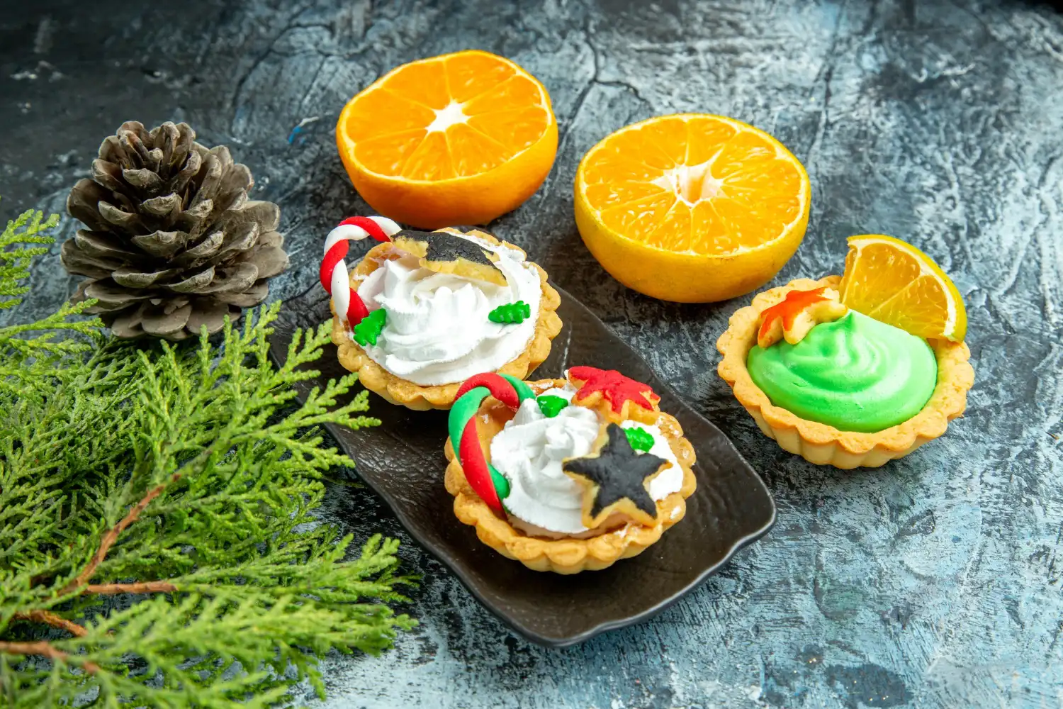 Kue Suspons Isi Krim Jeruk, Sentuhan Asam Manis di Malam Natal