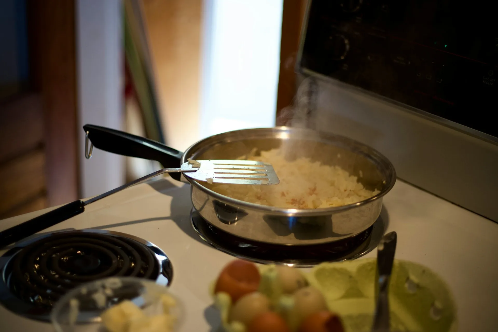 Trik Efektif Mengurangi Paparan Zat Kimia dari Peralatan Masak Sehari-hari