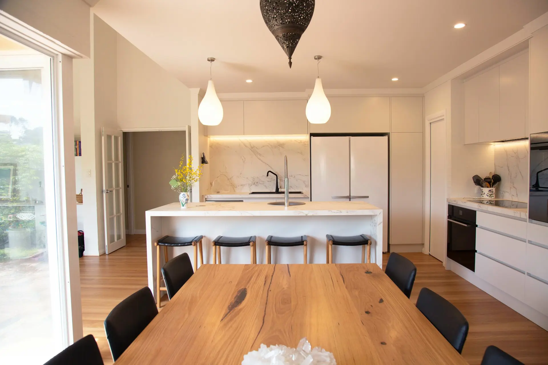 Bagaimana Warna Interior Rumah Bisa Mempengaruhi Kebiasaan Makan Sehat?