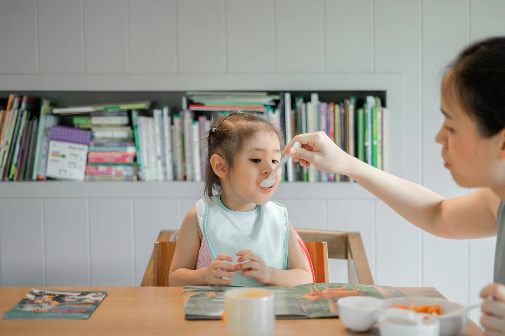 Langkah Praktis Membiasakan Anak Makan Secara Perlahan dan Menyenangkan