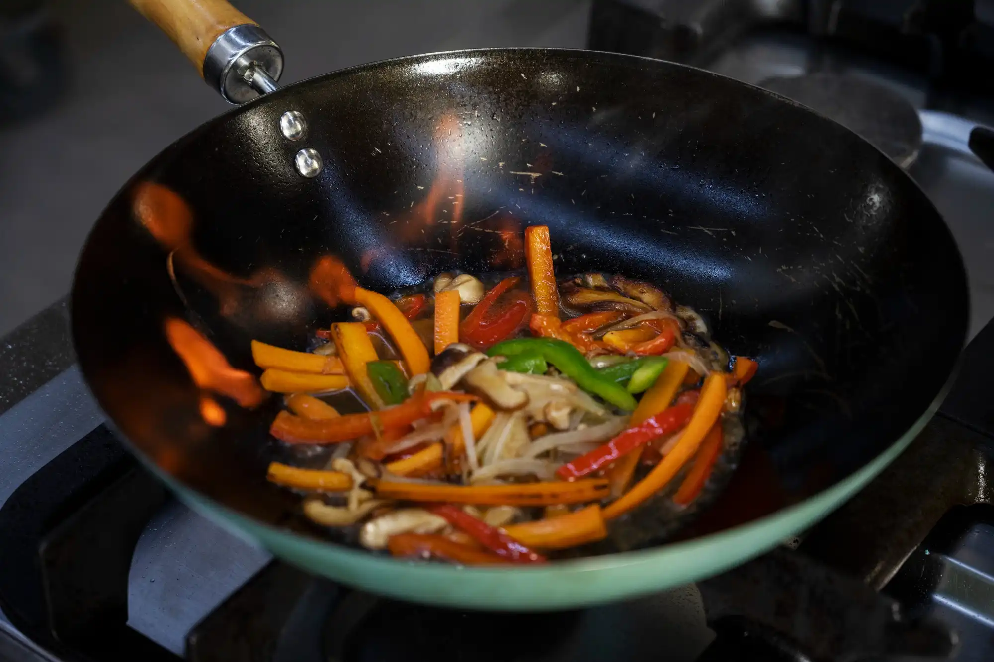 Tips Masak Tanpa Banyak Minyak untuk Keluarga yang Lebih Sehat