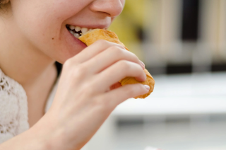 Langkah Mudah Mengatur Pola Makan yang Seimbang di Tengah Kesibukan Sehari-hari