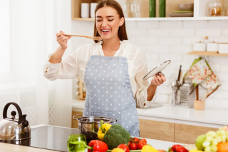 Cara Modern Mommy Mengelola Waktu Memasak di Tengah Rutinitas Padat