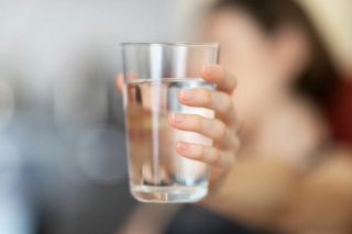 Langkah Mudah Membuat Kebiasaan Minum Air Lebih Konsisten dalam Keluarga