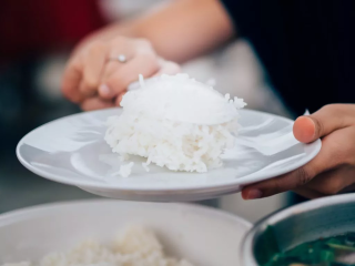 Mengapa Masyarakat Indonesia Menganggap Beras Sebagai Makanan Pokok