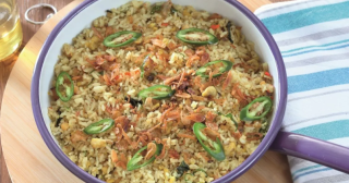 Cara Membuat Nasi Berbumbu Aromatik untuk Lauk Tradisional
