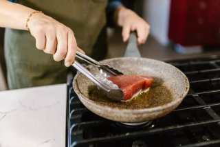 Tips Hemat Energi Saat Memasak dengan Minyak Goreng Berkualitas Tinggi