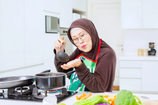 Tips Mengatasi Tantangan Dapur: Keseimbangan Sehat bagi Para Ibu